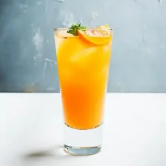 Orzeźwiający drink z plasterkiem pomarańczy i miętą, jak celny strzał archersów.