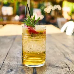 Drinki z imbirem: przepisy na rozgrzewające koktajle i mocktaile