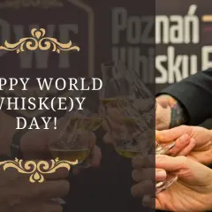 Wznosimy toasty za międzynarodowy dzień whisky! Kilka par rąk trzyma kieliszki z bursztynowym trunkiem.