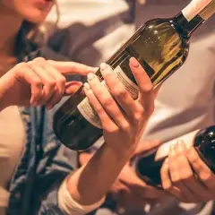 Jak usunąć alkohol z wina w kuchni? Proste sposoby i porady