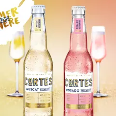 Dwa orzeźwiające piwa Cortes: Muscat i Rosado, idealne na lato. Letni klimat i chłodne napoje.