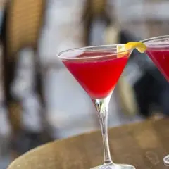 Cosmopolitan: Prosty przepis na kultowy drink z historią