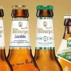 Cztery butelki piwa Bitburger: Premium Pils, Leichtes, bezglutenowe Helles Lagerbier i Eifelbräu Helles.