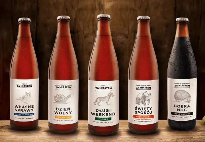 Pięć butelek piwa rzemieślniczego z etykietami "Za Miastem". Wśród nich niemieckie piwo Stout Owsiany.