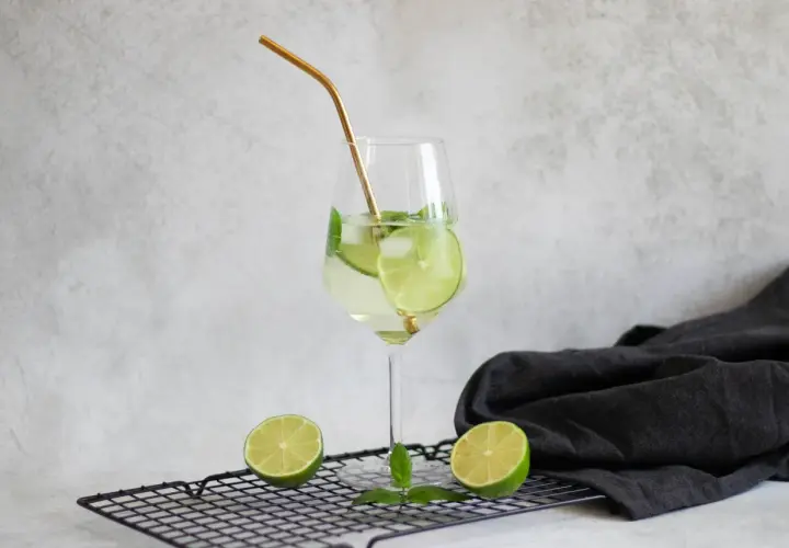 Hugo Spritz: Jak zrobić idealnego drinka? Przepis i sekrety