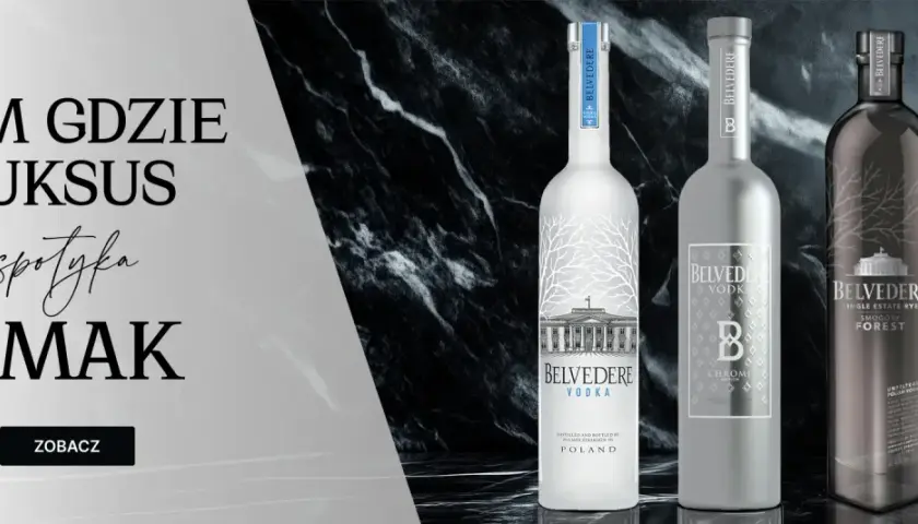 Trzy butelki luksusowej wódki Belvedere na tle marmuru. "Tam gdzie luksus spotyka smak" - idealny opis dla tego wykwintnego alkoholu.