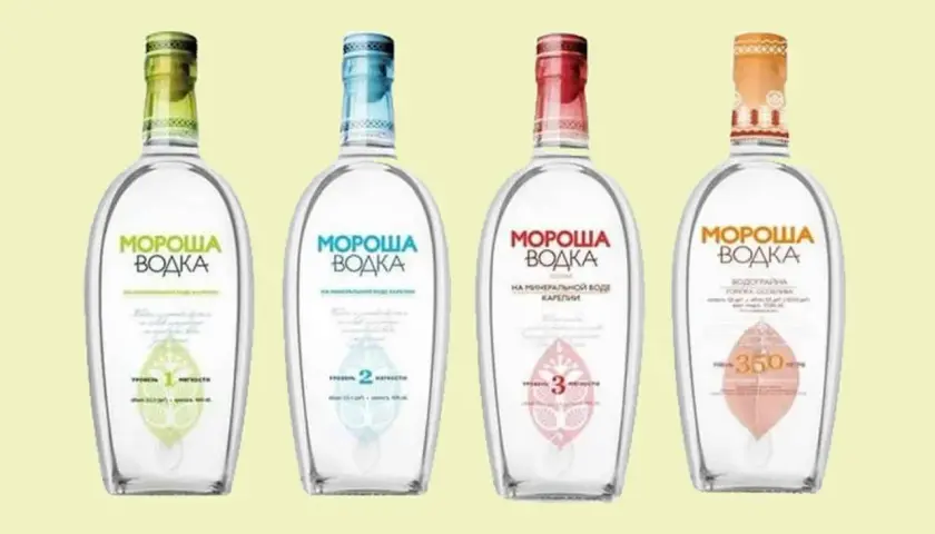 Cztery butelki wódki Morosha, każda z innym kolorem nakrętki i etykiety, prezentujące różne rodzaje wódki.