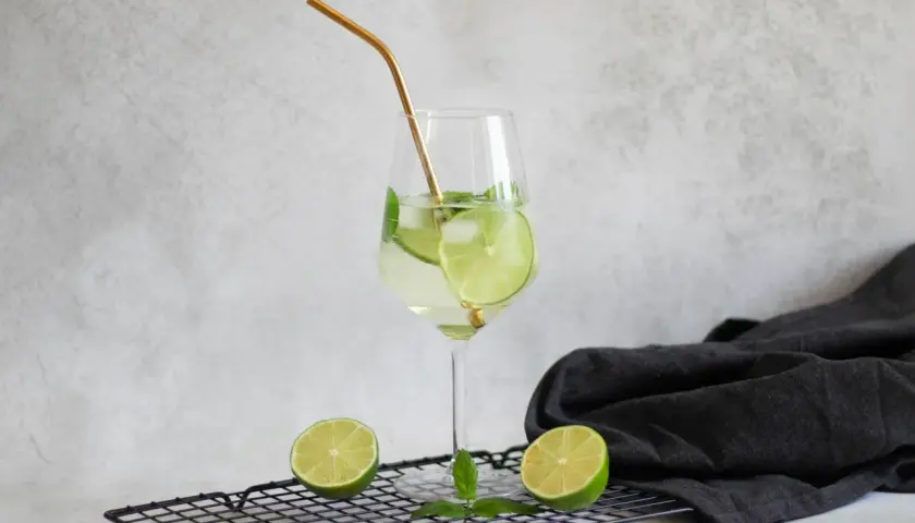 Hugo Spritz: Jak zrobić idealnego drinka? Przepis i sekrety