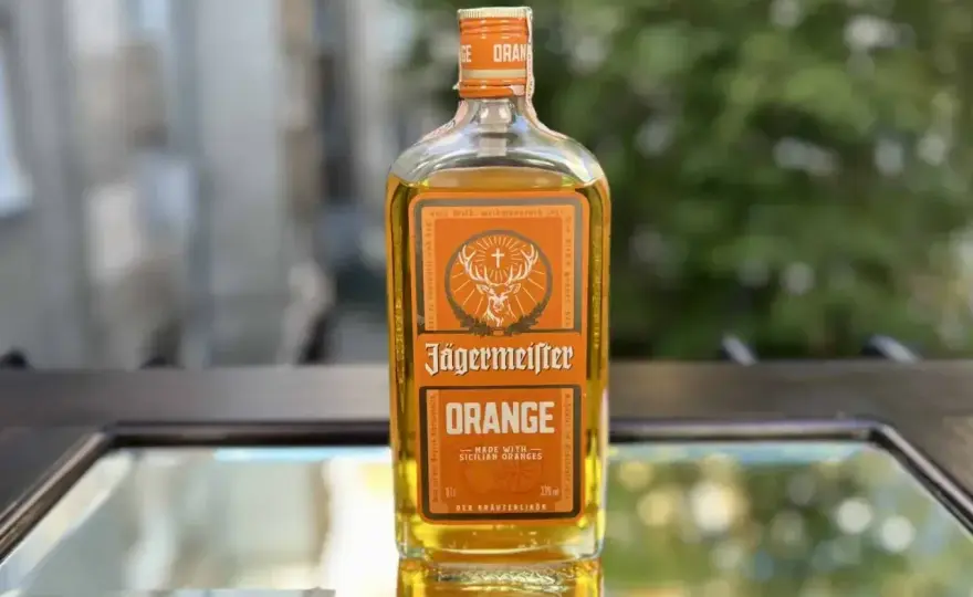 Jägermeister Orange - Jak podawać, z czym łączyć i czy warto?