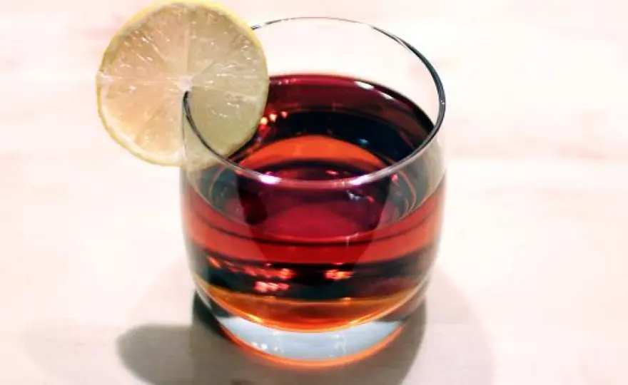 Martini Rosso - jak pić ten wermut? Smak, koktajle, porady