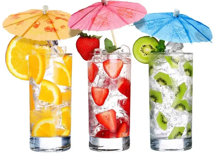 Kolorowe drinki dla dzieci: Proste przepisy i magiczne dekoracje
