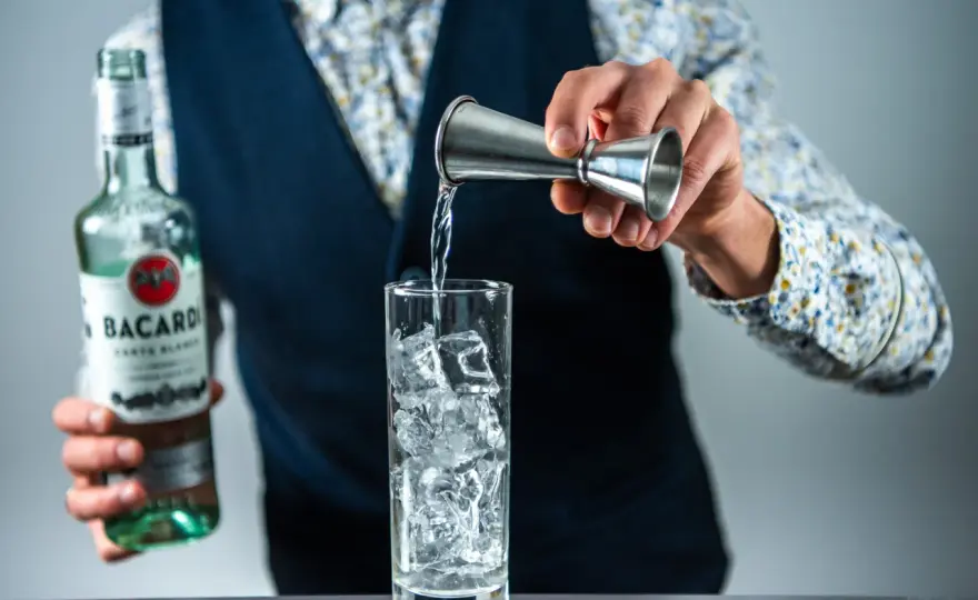 Rum z colą - zrób go dobrze! Przepis i sekrety smaku