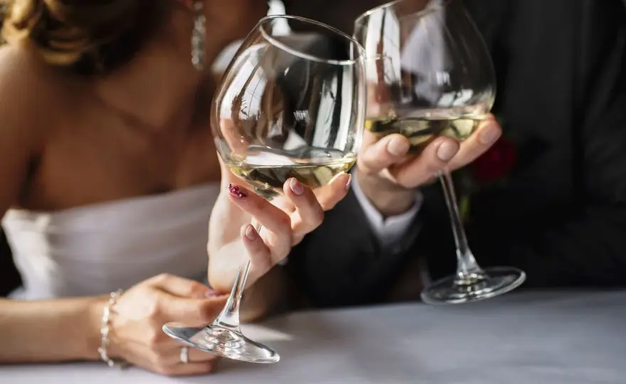 Wino na wesele - wybierz idealne, uniknij błędów