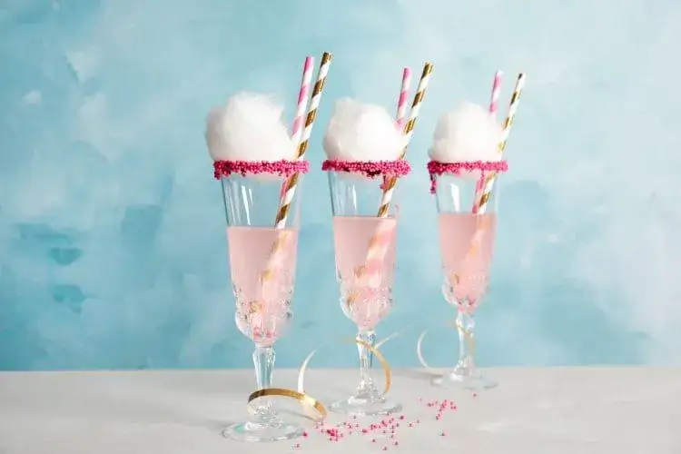 Drink z watą cukrową i Prosecco